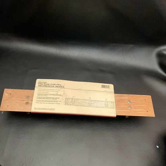 Melard Old Forge Triple Hook Solid Oak Plaque Antique Brass Finish Easy Mount - Picture 8 of 9